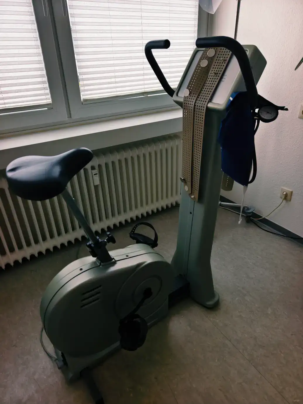 Modern tanı olanaklarına sahip EKG odası – Praxis Johannisstraße, Osnabrück – Fotoğraf 4 / 4