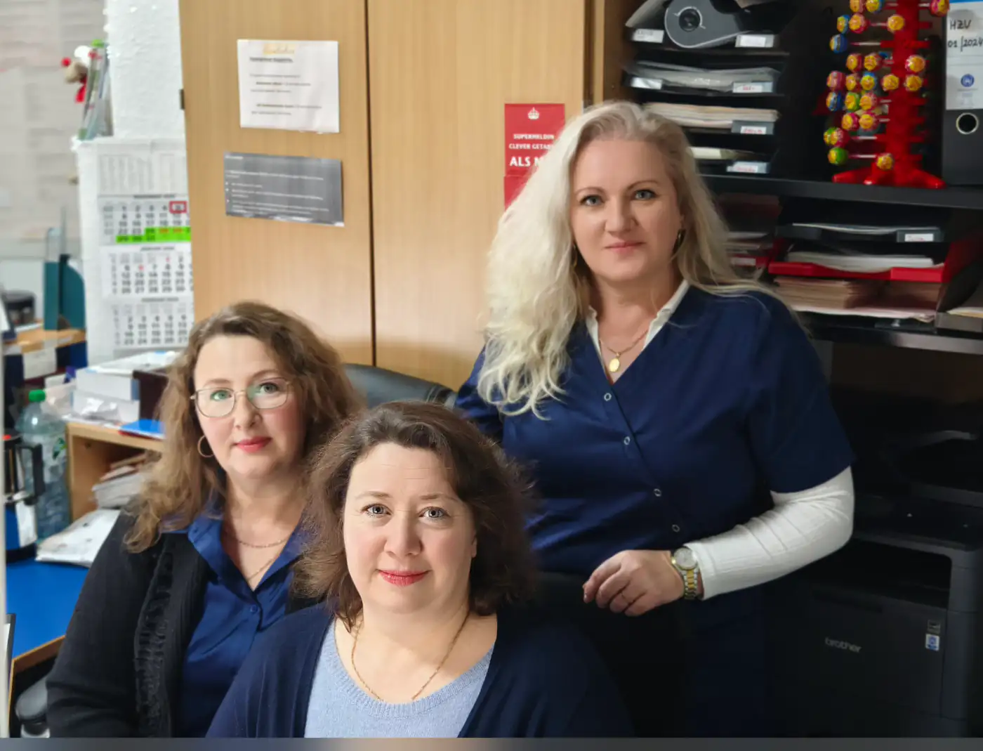 Günlük çalışmaları sırasında ekibimiz – Praxis Am Salzmarkt, Osnabrück – Fotoğraf 2 / 12
