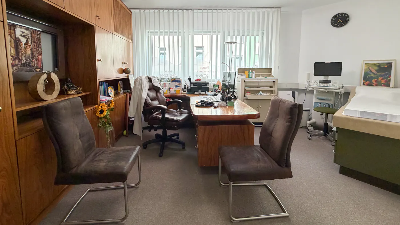Sprechzimmer für Untersuchung und Beratung – Praxis Am Salzmarkt, Osnabrück – Foto 1 von 4