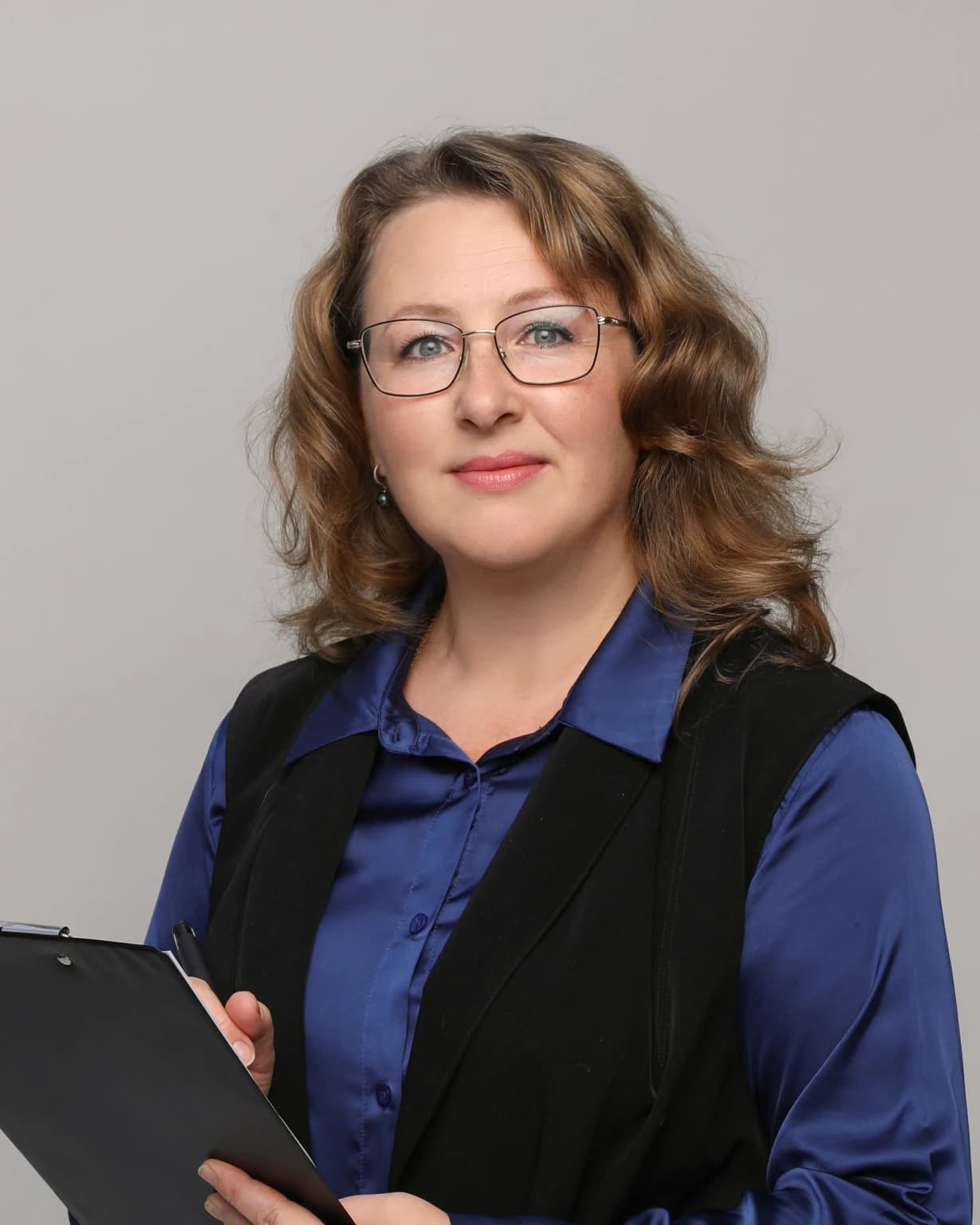 Frau Julia Weinert